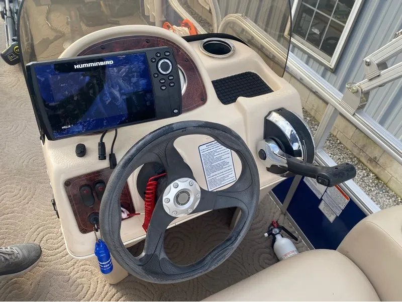 Slide: The Image of Sun Tracker Party Barge 16 DLX 2016 - 3