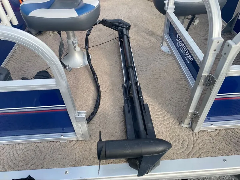 Slide: The Image of Sun Tracker Party Barge 16 DLX 2016 - 7