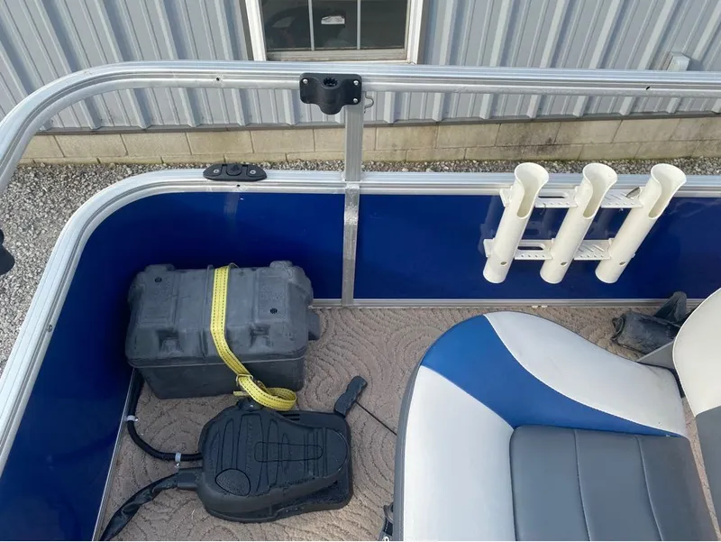 Slide: The Image of Sun Tracker Party Barge 16 DLX 2016 - 8