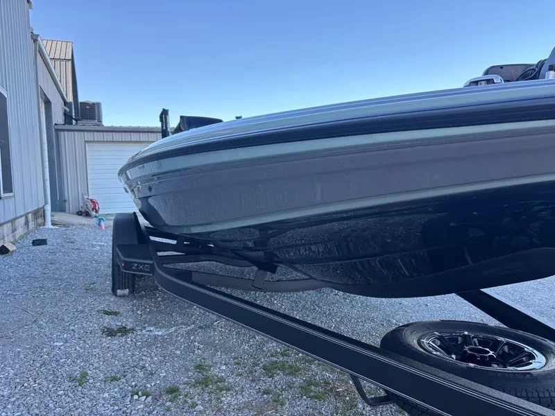 Slide: The Image of 2026 Skeeter ZXE20 boat on a trailer. - 13
