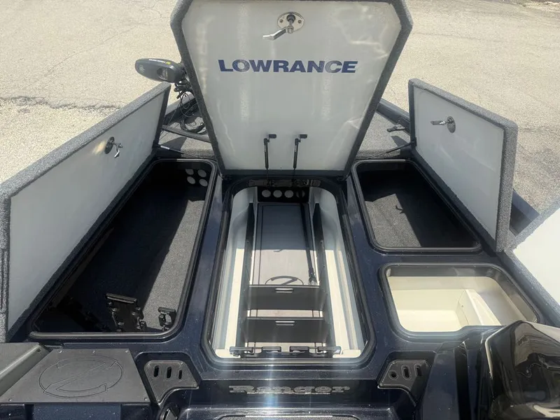 Slide: The Image of Ranger Boats Z518 2022 - 10