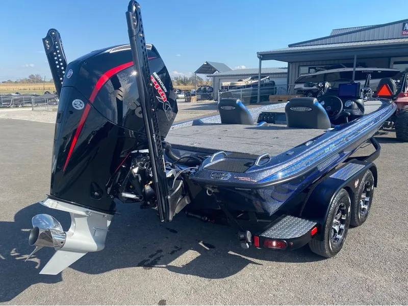 Slide: The Image of Phoenix Bass Boat ZXL Series 721 2025 - 10