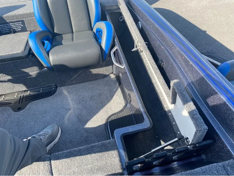 Slide: The Image of Phoenix Bass Boat ZXL Series 721 2025 - 13