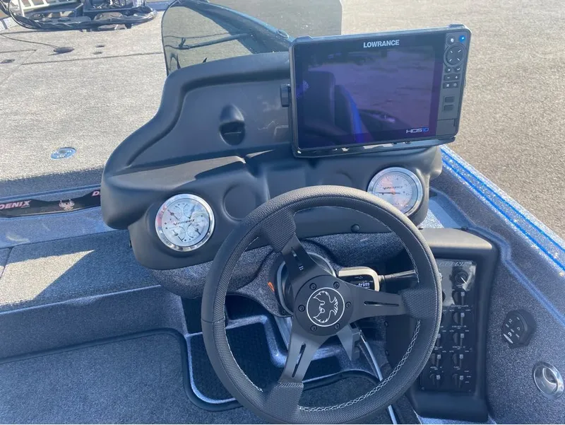 Slide: The Image of Phoenix Bass Boat ZXL Series 721 2025 - 14