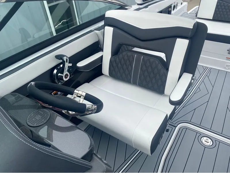 Slide: The Image of Monterey 278SS Super Sport 2025 - 17