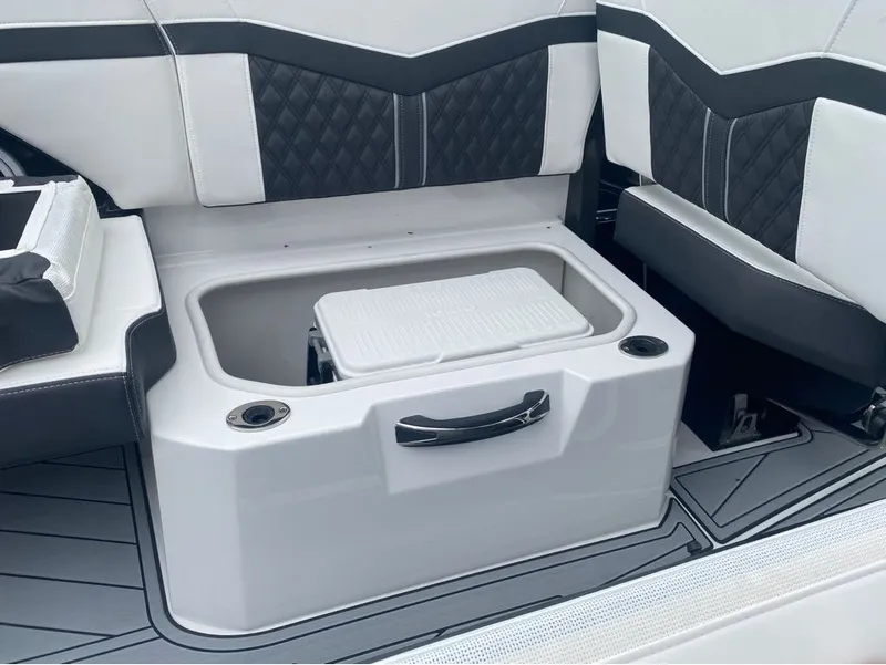 Slide: The Image of Monterey 278SS Super Sport 2025 - 21