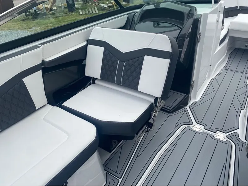 Slide: The Image of Monterey 278SS Super Sport 2025 - 25