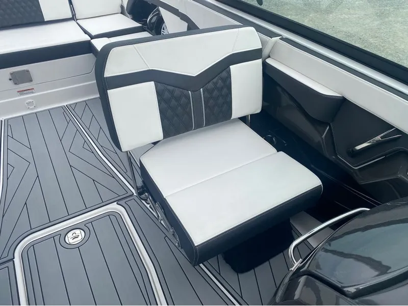 Slide: The Image of Monterey 278SS Super Sport 2025 - 37