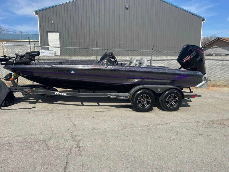 Slide: The Image of Triton 19 TrX Patriot 2023 - 1