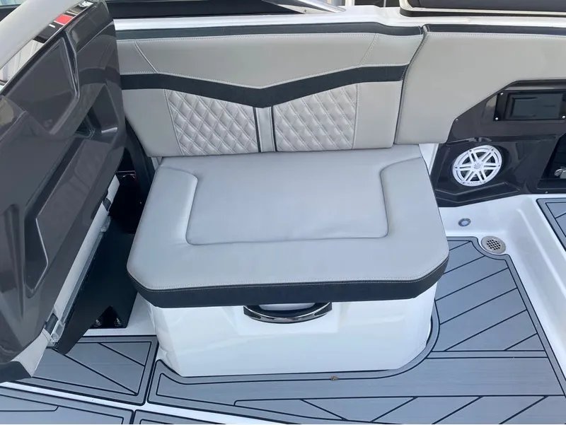 Slide: The Image of Monterey 278SS Super Sport 2025 - 11