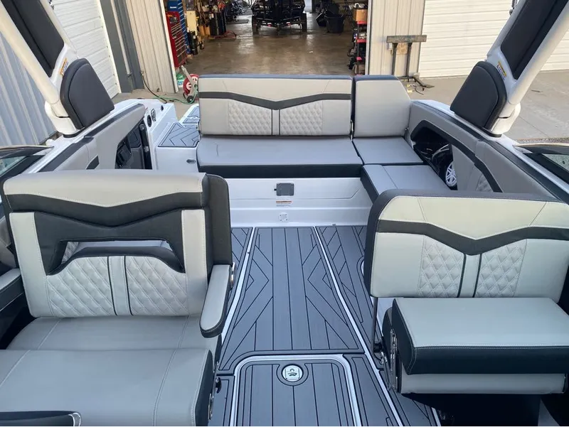 Slide: The Image of Monterey 278SS Super Sport 2025 - 15