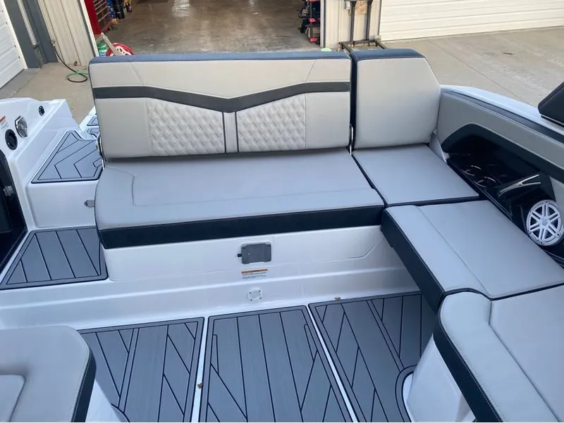 Slide: The Image of Monterey 278SS Super Sport 2025 - 16