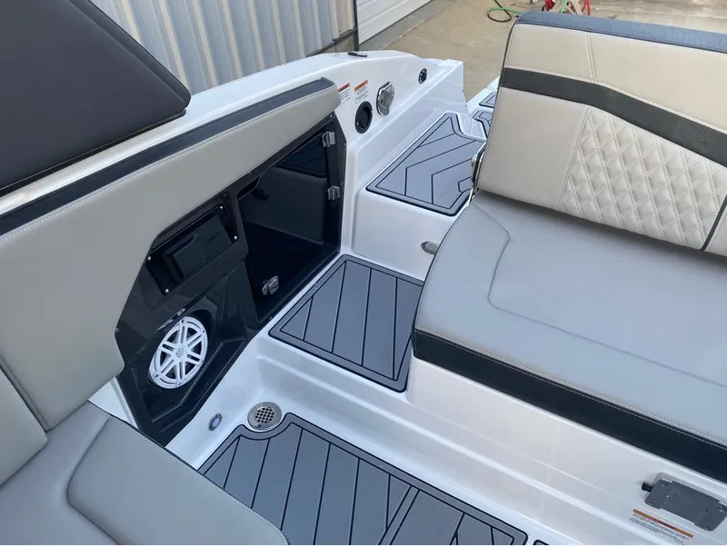 Slide: The Image of Monterey 278SS Super Sport 2025 - 5