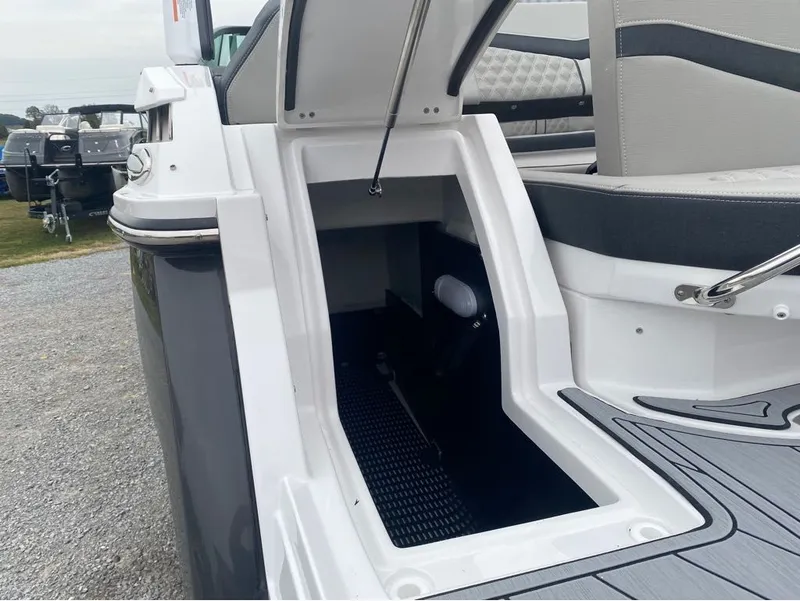 Slide: The Image of Monterey 258SS Super Sport 2025 - 10