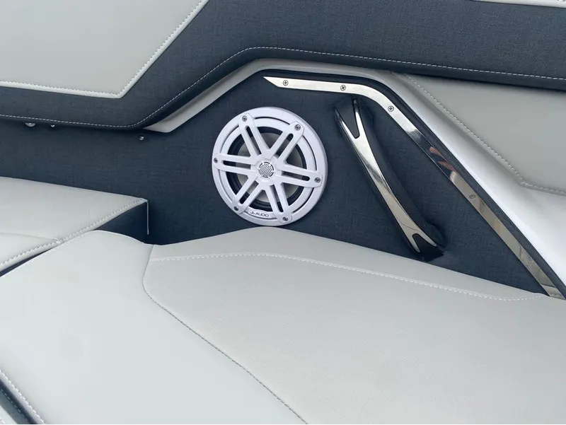 Slide: The Image of Monterey 258SS Super Sport 2025 - 16