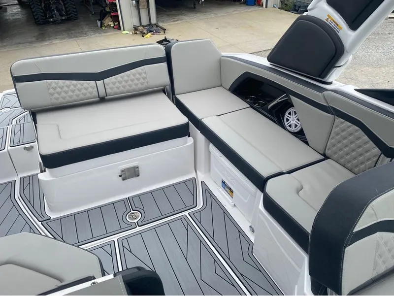 Slide: The Image of Monterey 258SS Super Sport 2025 - 17