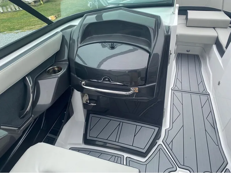 Slide: The Image of Monterey 258SS Super Sport 2025 - 33