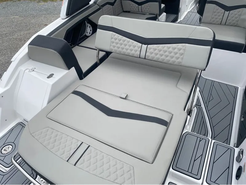 Slide: The Image of Monterey 258SS Super Sport 2025 - 48