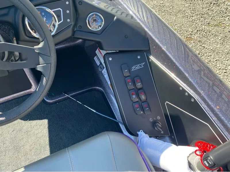 Slide: The Image of Skeeter ZX SERIES ZX200 2026 - 9