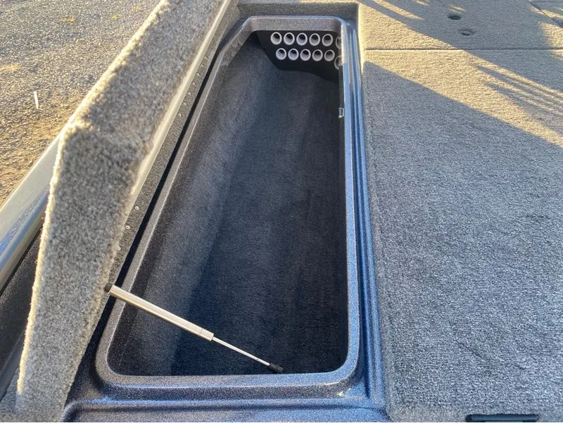 Slide: The Image of Phoenix Bass Boat 920 Elite 2025 - 10