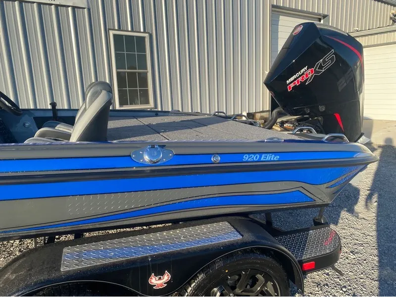 Slide: The Image of Phoenix Bass Boat 920 Elite 2025 - 15