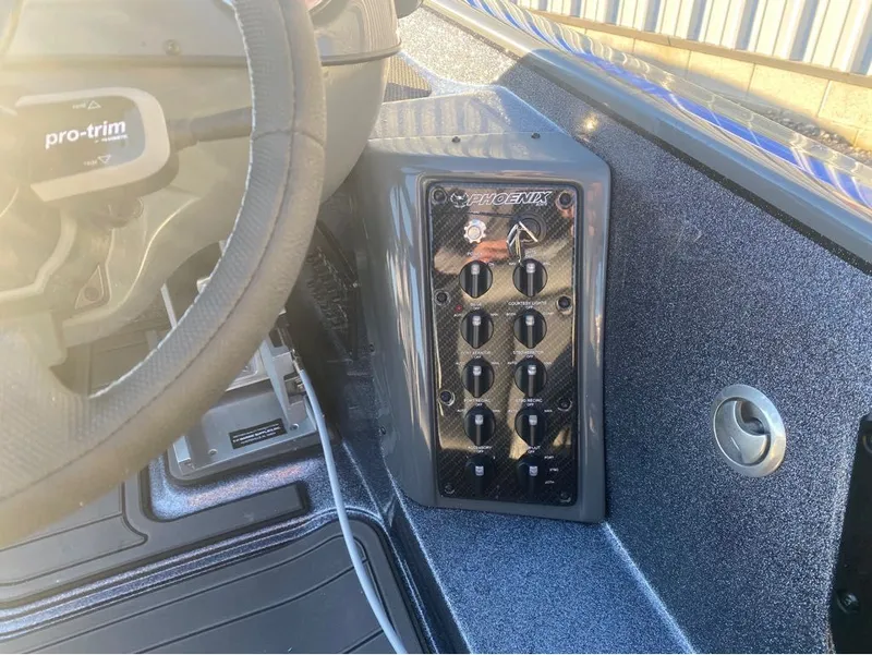 Slide: The Image of Phoenix Bass Boat 920 Elite 2025 - 17