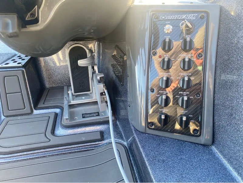 Slide: The Image of Phoenix Bass Boat 920 Elite 2025 - 5