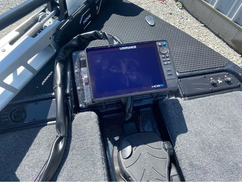 Slide: The Image of Phoenix Bass Boat ZXL Series 721 2025 - 11