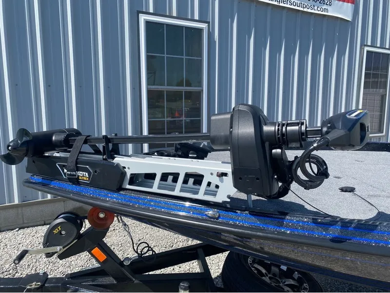 Slide: The Image of Phoenix Bass Boat ZXL Series 721 2025 - 13