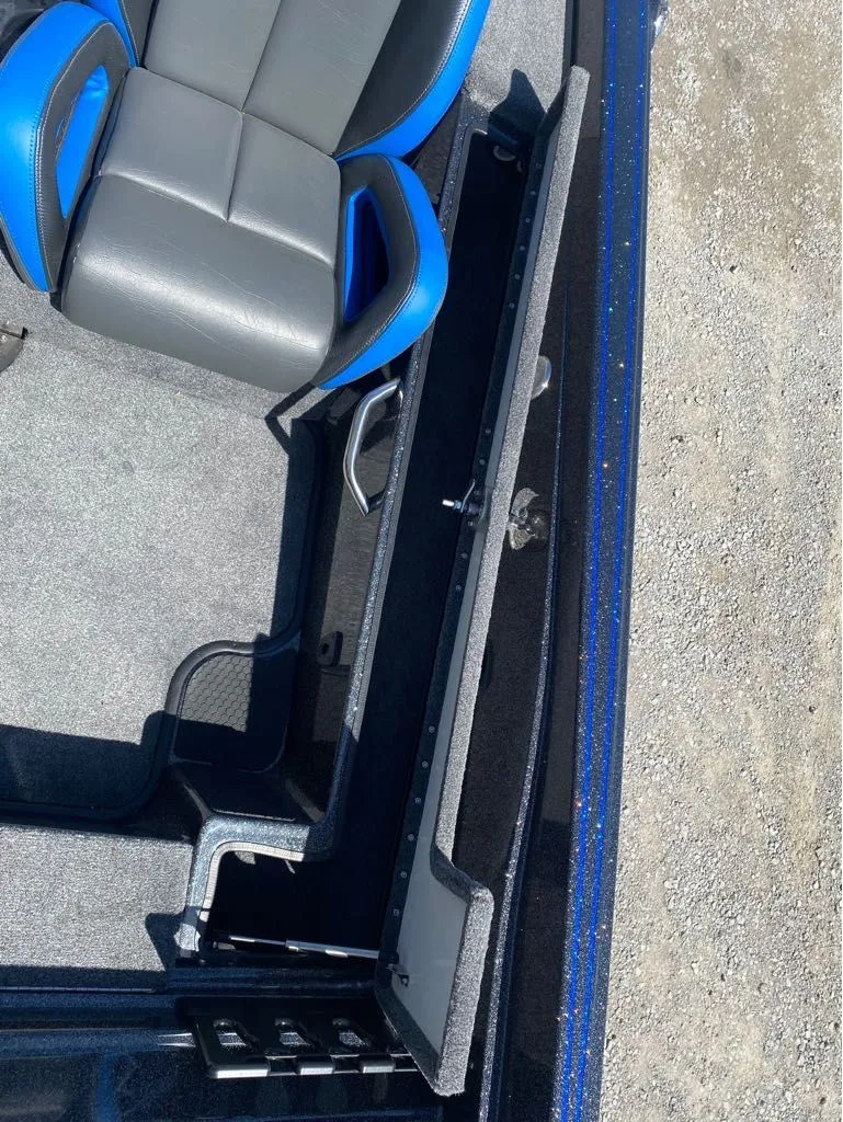 Slide: The Image of Phoenix Bass Boat ZXL Series 721 2025 - 15