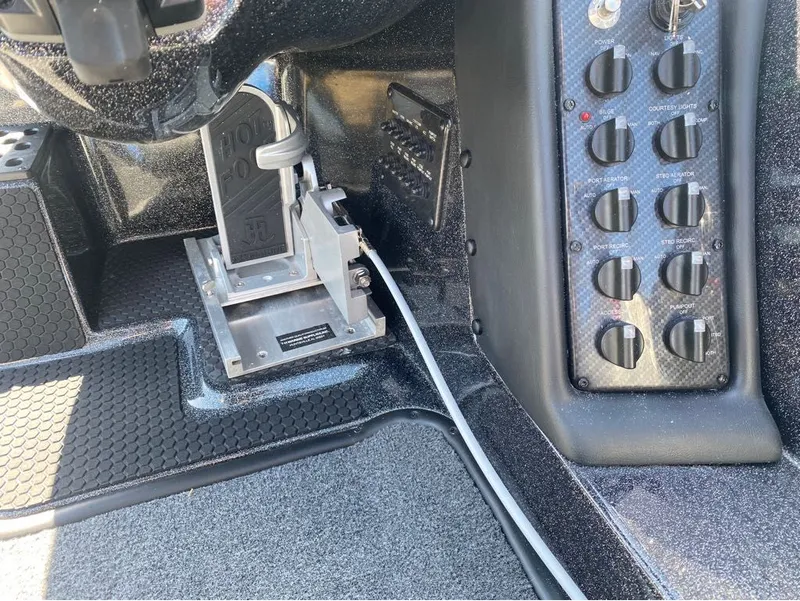 Slide: The Image of Phoenix Bass Boat ZXL Series 721 2025 - 18