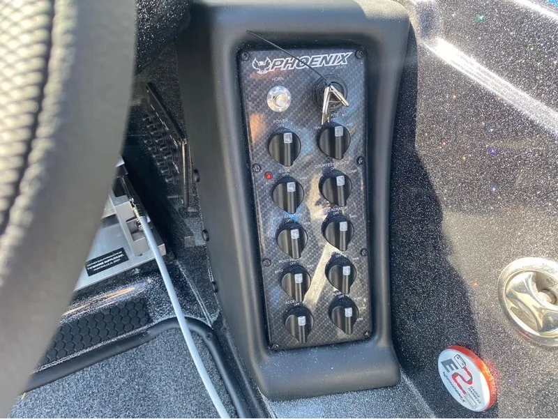 Slide: The Image of Phoenix Bass Boat ZXL Series 721 2025 - 4