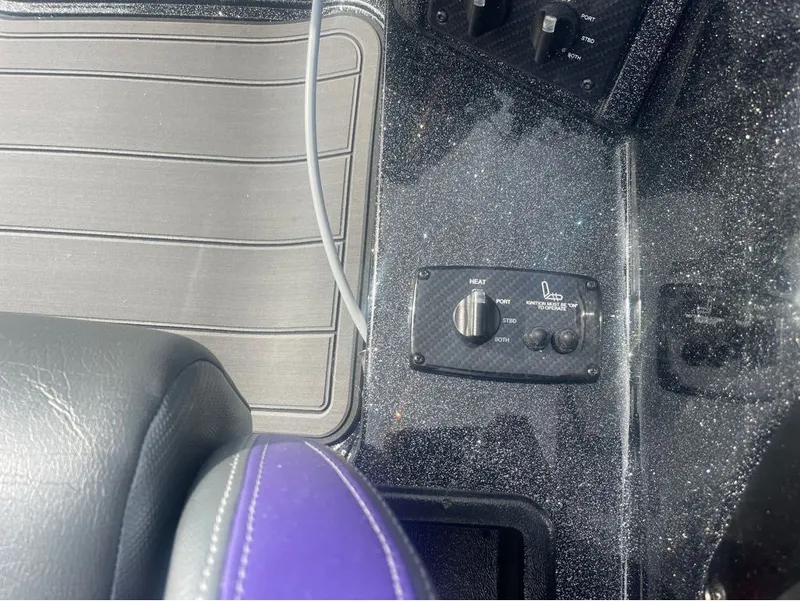 Slide: The Image of Phoenix Bass Boat 920 Elite 2025 - 3