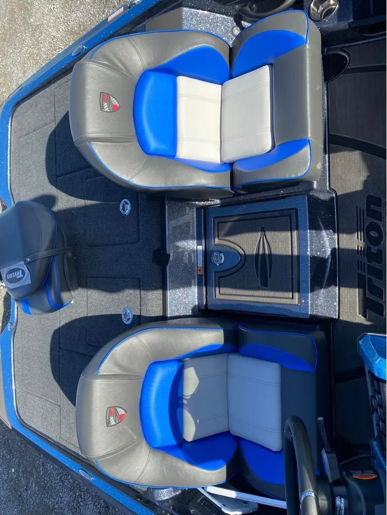 Slide: The Image of Triton 20XP Patriot 2025 - 15