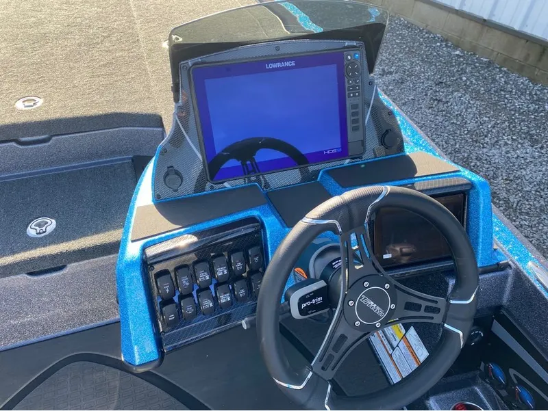 Slide: The Image of Triton 20XP Patriot 2025 - 17