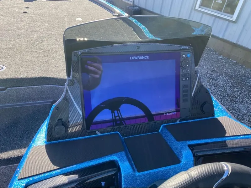 Slide: The Image of Triton 20XP Patriot 2025 - 7