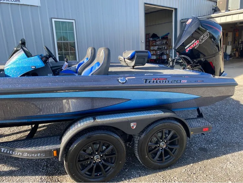 Slide: The Image of Triton 20XP Patriot 2025 - 9