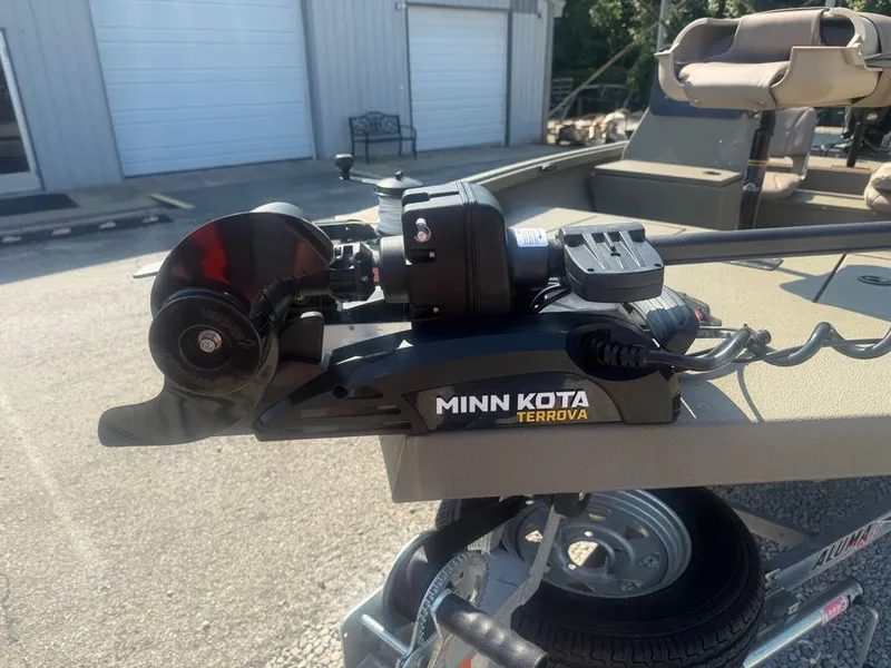 Slide: The Image of Alumacraft MV1756SC 2022 - 13