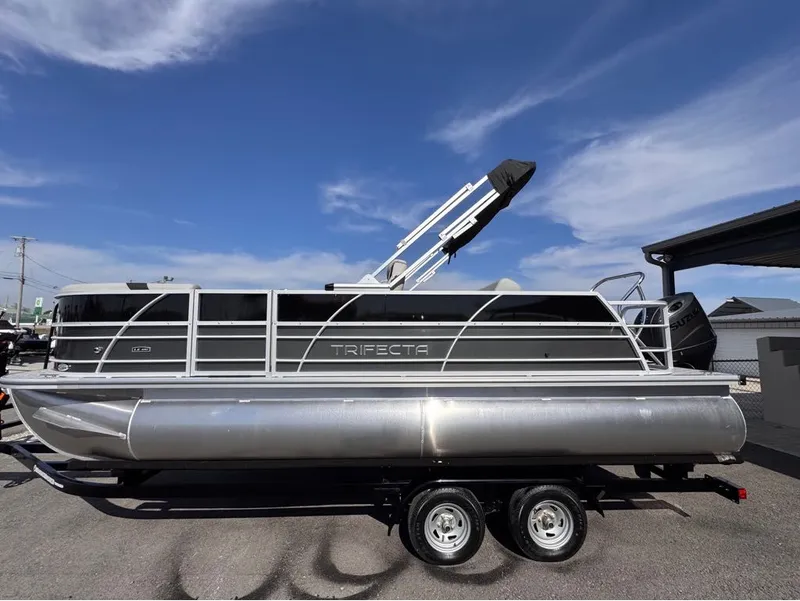 The Image of Trifecta LE Series 24UL LE T 2025 - 1