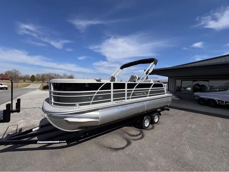 Slide: The Image of Trifecta LE Series 24UL LE T 2025 - 4