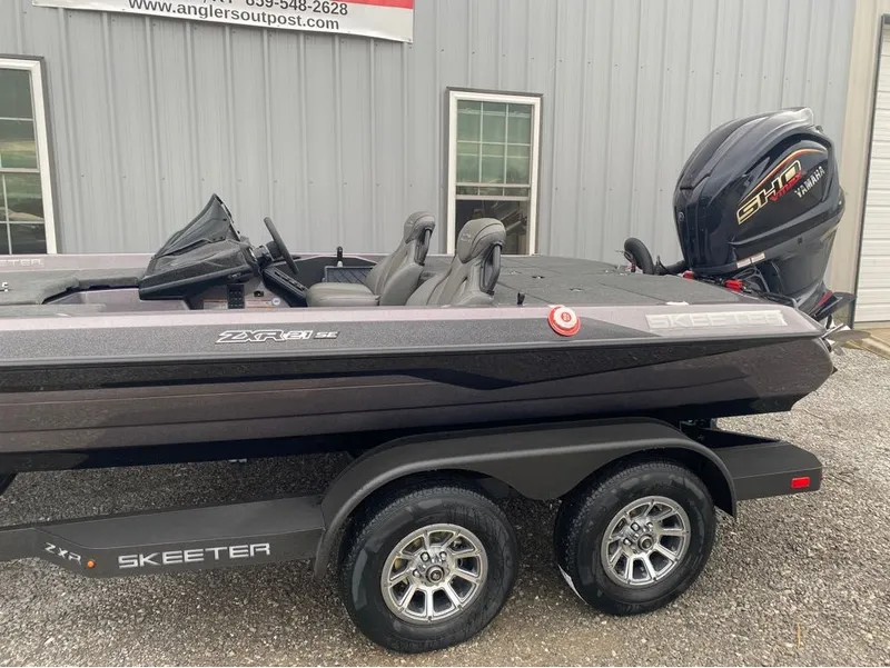 Slide: The Image of Skeeter ZXR Series ZXR21SE 2025 - 15