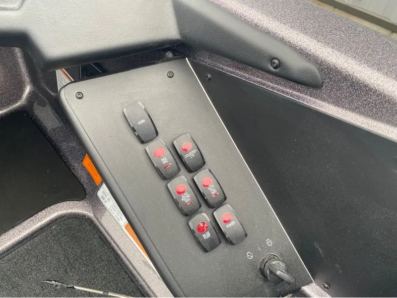 Slide: The Image of Skeeter ZXR Series ZXR21SE 2025 - 8