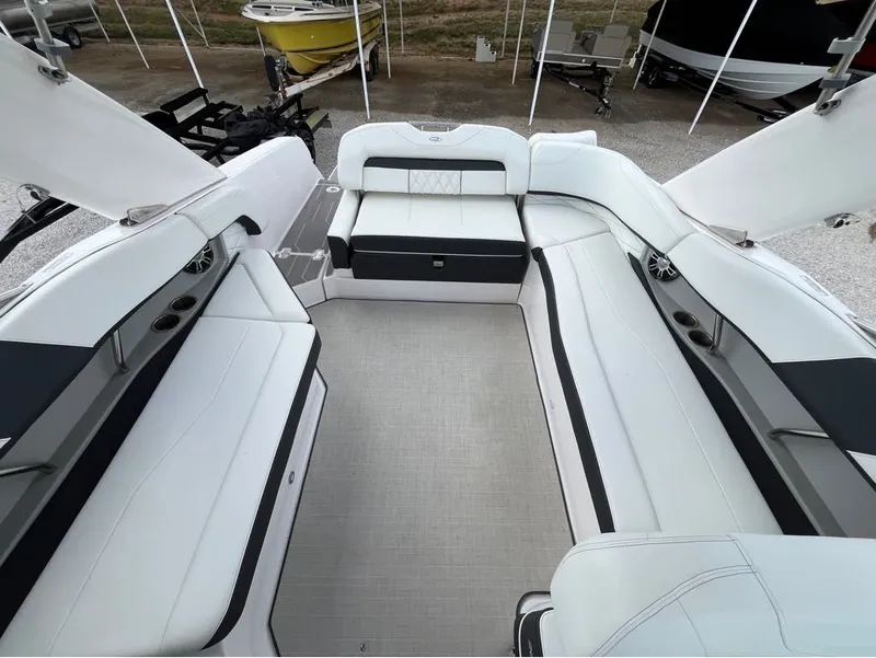 Slide: The Image of Regal 26 FasDeck 2022 - 7