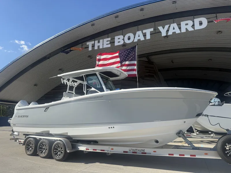 The Image of Blackfin 302 CC 2023 - 1