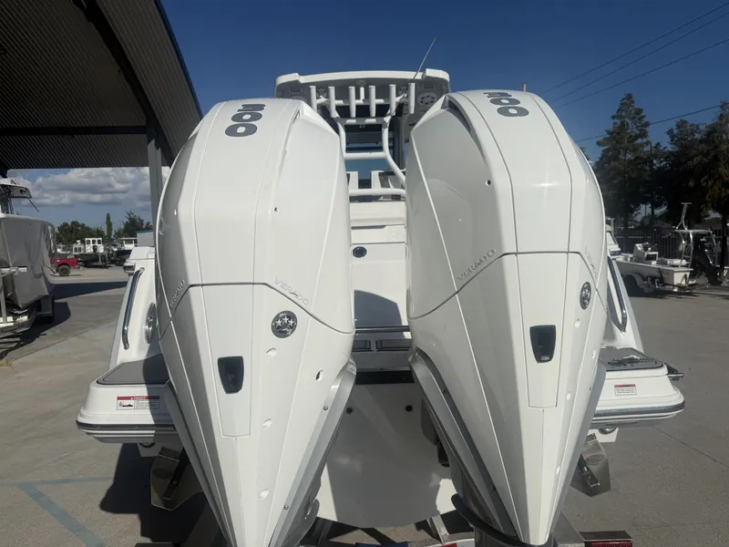 Slide: The Image of Blackfin 302 CC 2023 - 6