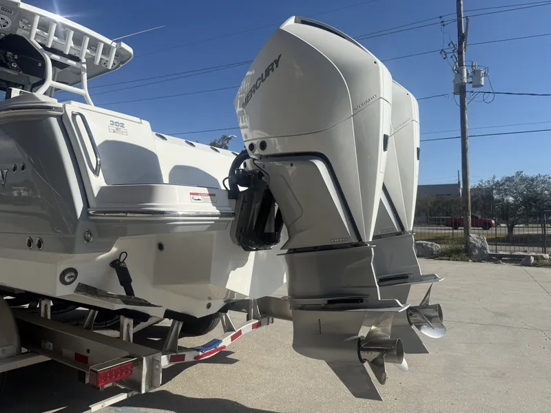 Slide: The Image of Blackfin 302 CC 2023 - 8