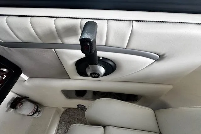 Slide: The Image of 2007 Sea Ray 270 SLX boat interior with throttle control and fire extinguisher. - 14