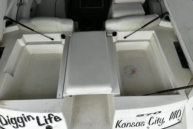 Slide: The Image of 2007 Sea Ray 270 SLX boat interior with white seating, labeled "Diggin' Life," Kansas City, MO. - 37