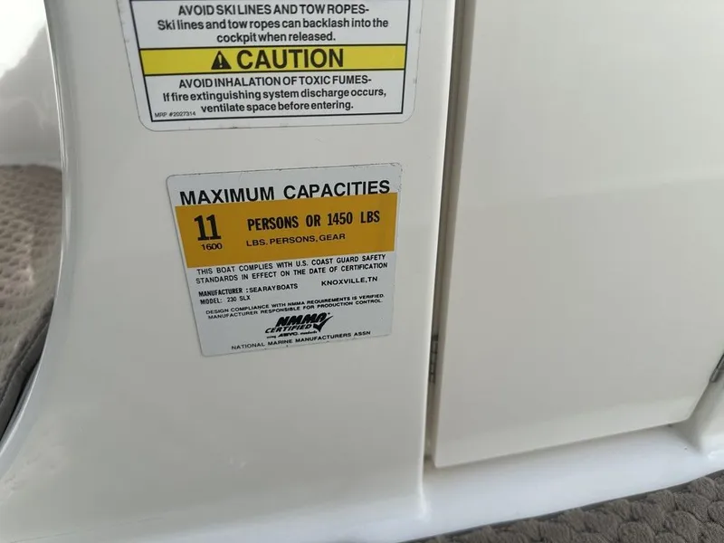 Slide: The Image of Sea Ray SLX 230 2013 - 15