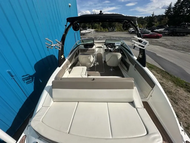 Slide: The Image of Sea Ray SLX 230 2013 - 3